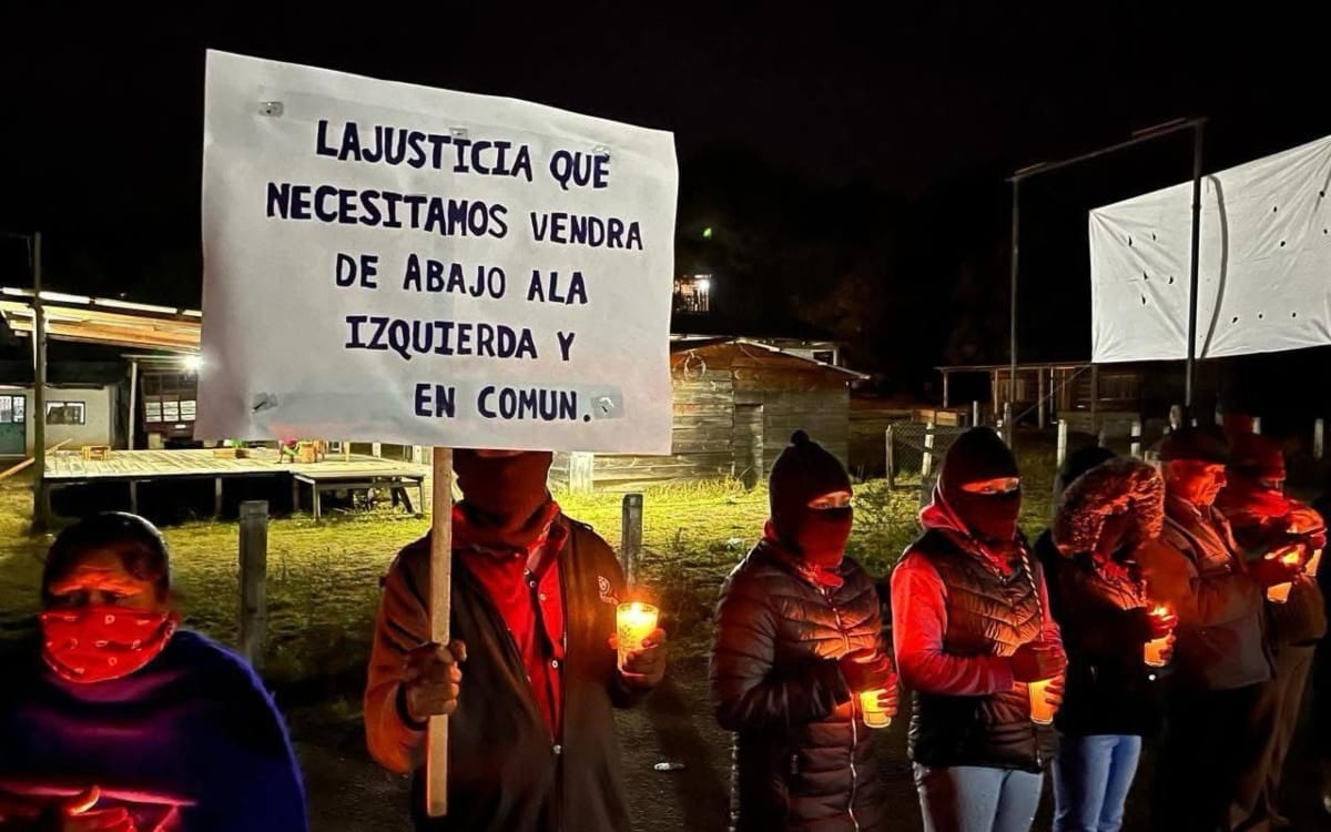 A line of Zapatista community members standing by a highway. 